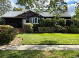 2 Lakeville Ln, Plainview, NY 11803