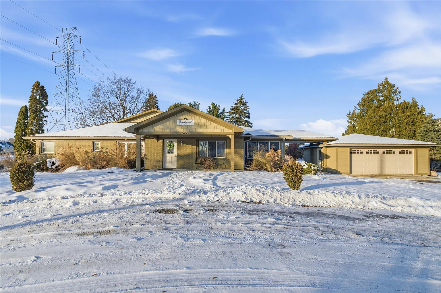 5272 W Liberty Rd photo 1