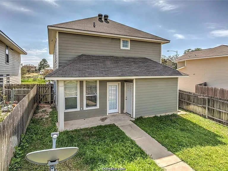 4115 McFarland Dr — Photo 4