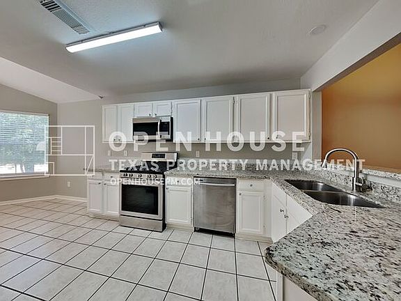 5th image of 2415 Pine Cone Dr
