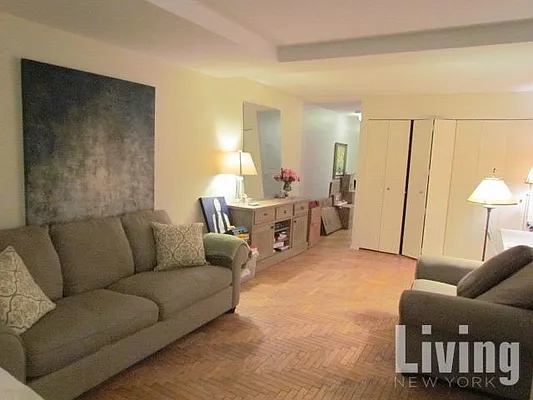 Rented by Living New York | media 13