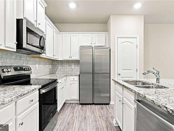4th image of 94 Sanctuary Pl