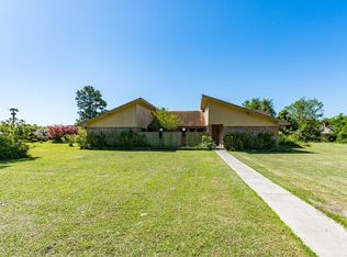 611 Evans St, Winnie, TX 77665