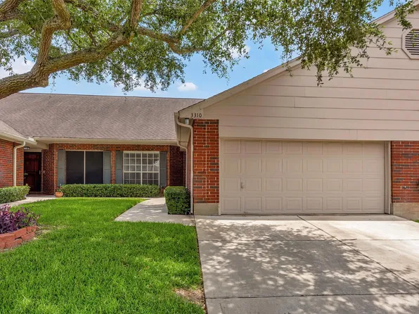 3310 Country Meadows Ct, Pearland, TX 77584