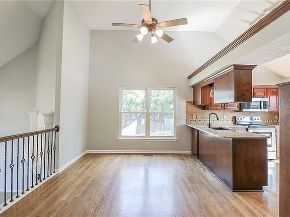 3rd image of 1317 SE Dalton Ct