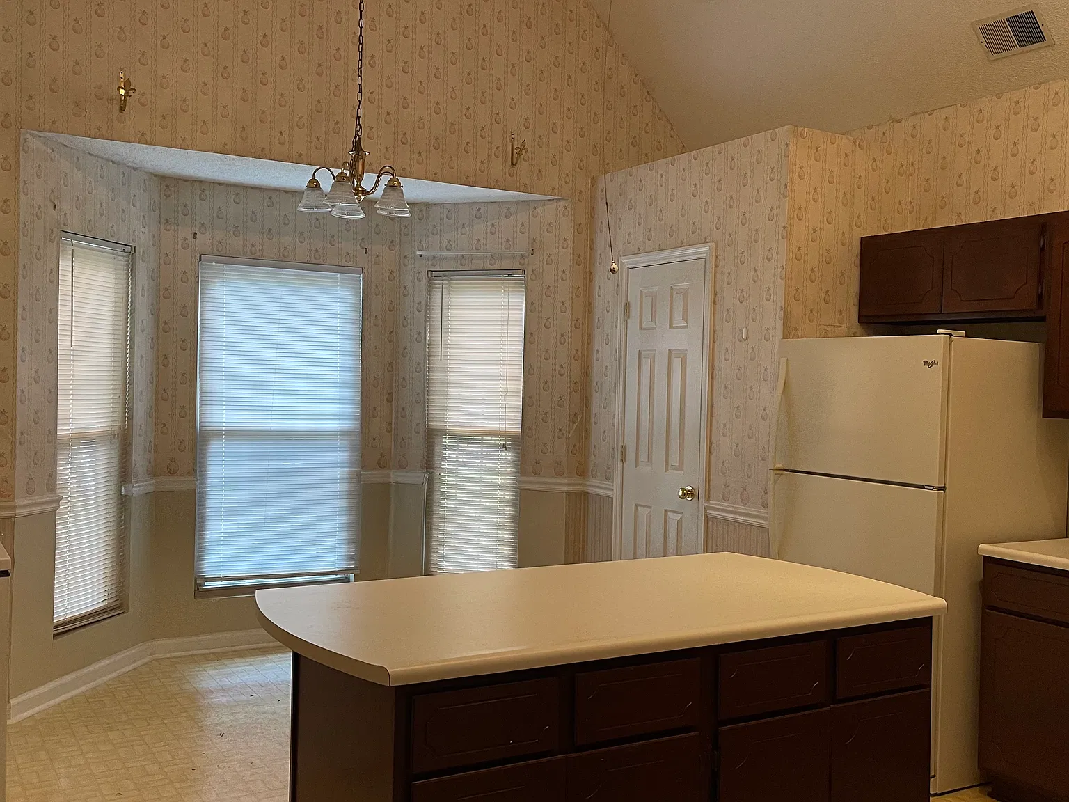 3 bed, 1840 sqft, $1,999 — Photo 2