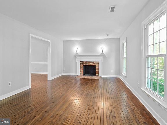 4th image of 109 Broadfield Ln