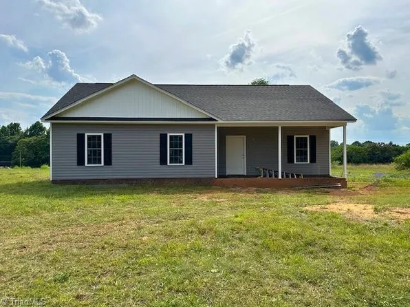 687 S Valley St, Liberty, NC 27298