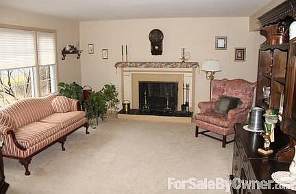LivingRoom
						:
						Living Room with fireplace