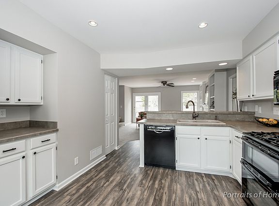 5th image of 1891 Sapphire Ln