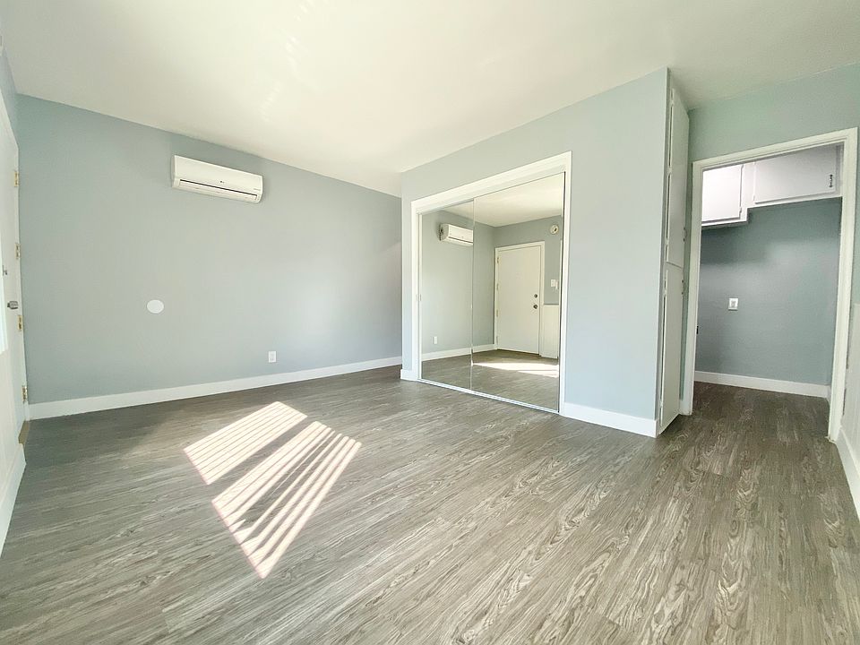 1st image of 3363 W 85th St