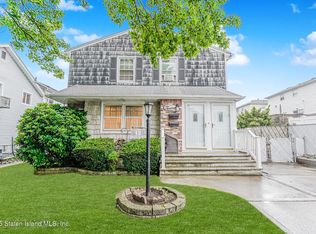 12 Fenway Cir, Staten Island, NY 10308