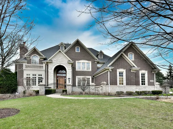 19 Tuscan Ct, Oak Brook, IL 60523