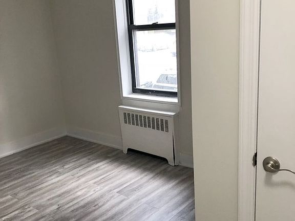 4th image of 13261 Sanford Ave APT 1F