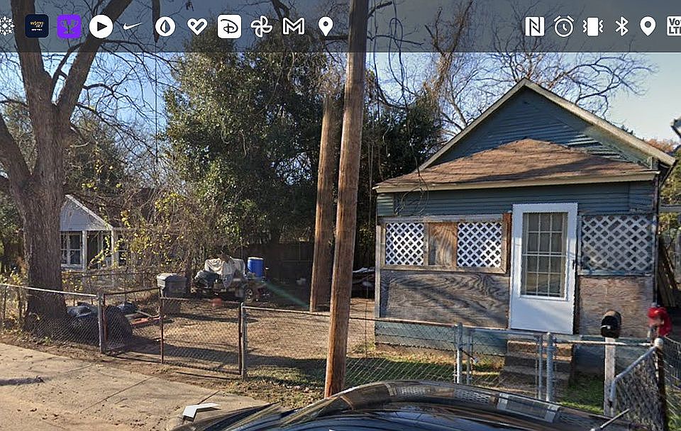 2nd image of 2331 Scott St