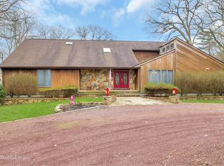 236 Edgewood Ave, Smithtown, NY 11787