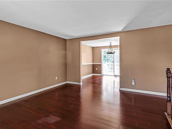 5th image of 280 Peppertree Dr
