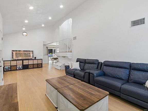 4th image of 2343 Fair Oak Ct