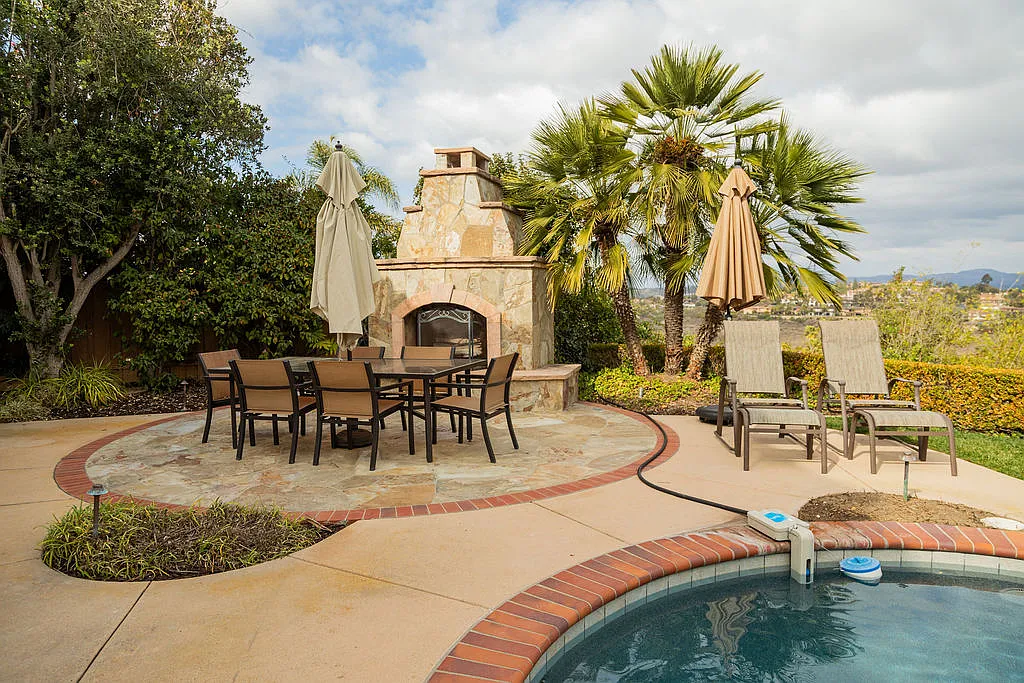 5 bed, 4008 sqft, $8,999 — Photo 3