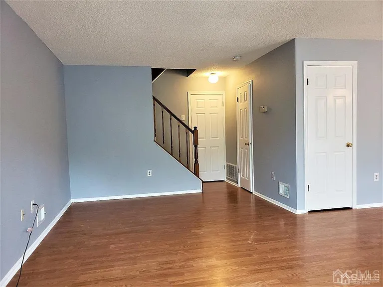 19 Goodwin Dr — Photo 4