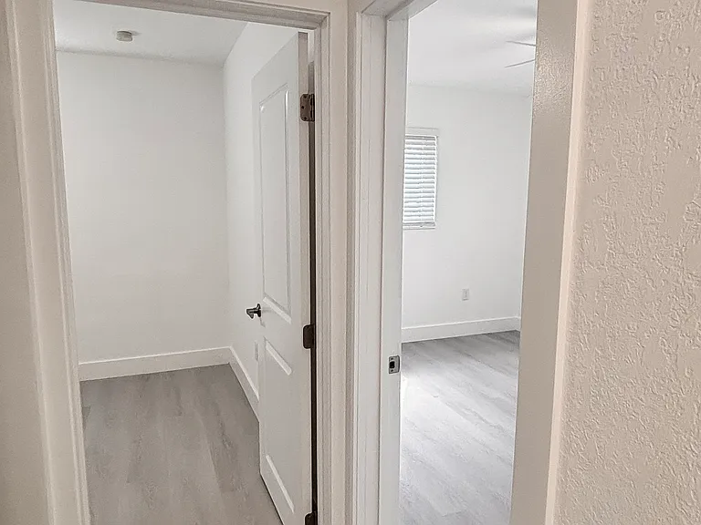 721 N 68th Ter — Photo 12