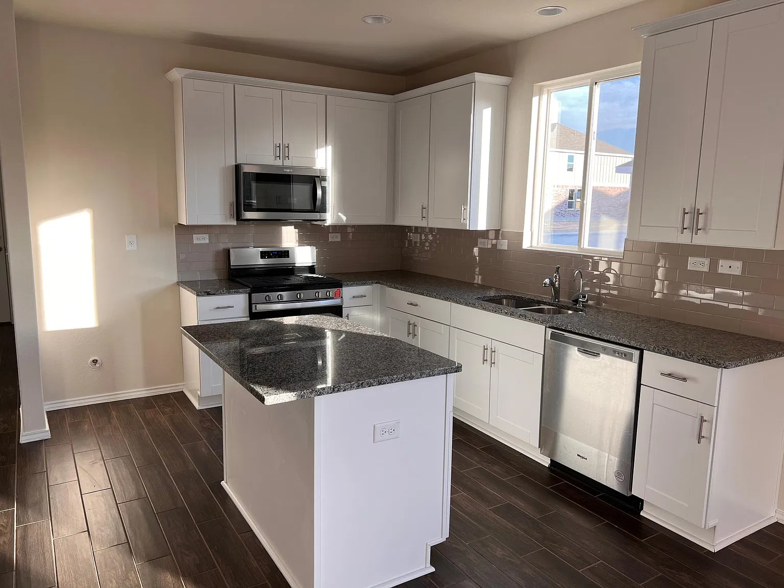 3 bed, 1682 sqft, $2,200 — Photo 3