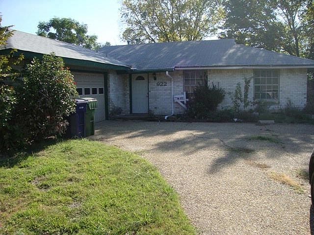 1st image of 922 Briar Way