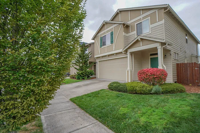 4 bed, 2.5 bath, 2121 sqft, $2,895 — Photo 3
