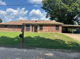 1004 Woodhaven St, Gladewater, TX 75647