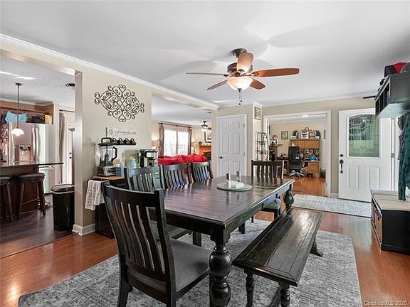 3rd image of 138 Woodview Dr