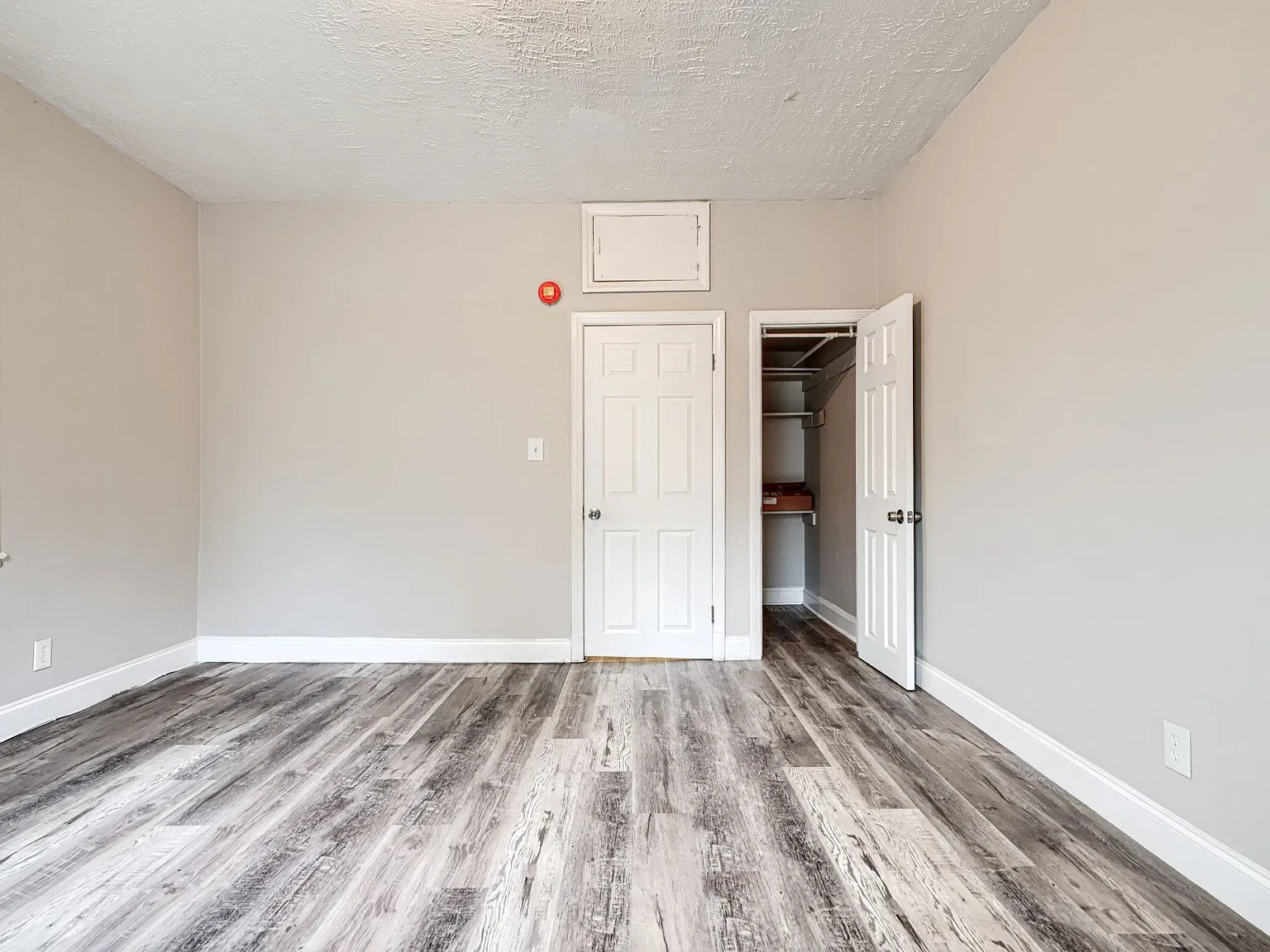 2 Bed / 1 Bath Apartment - Coldstream-Homestead-Montebello — Photo 4