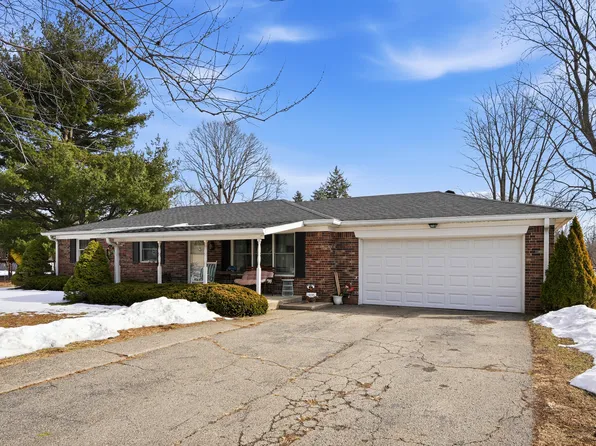 6715 Lakewood Ln, Martinsville, IN 46151