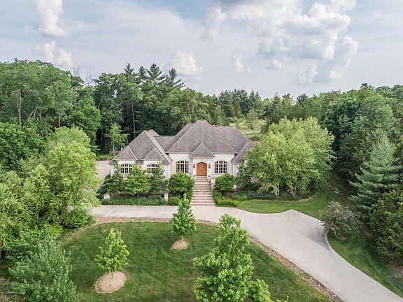 3rd image of 734 Turnberry Dr