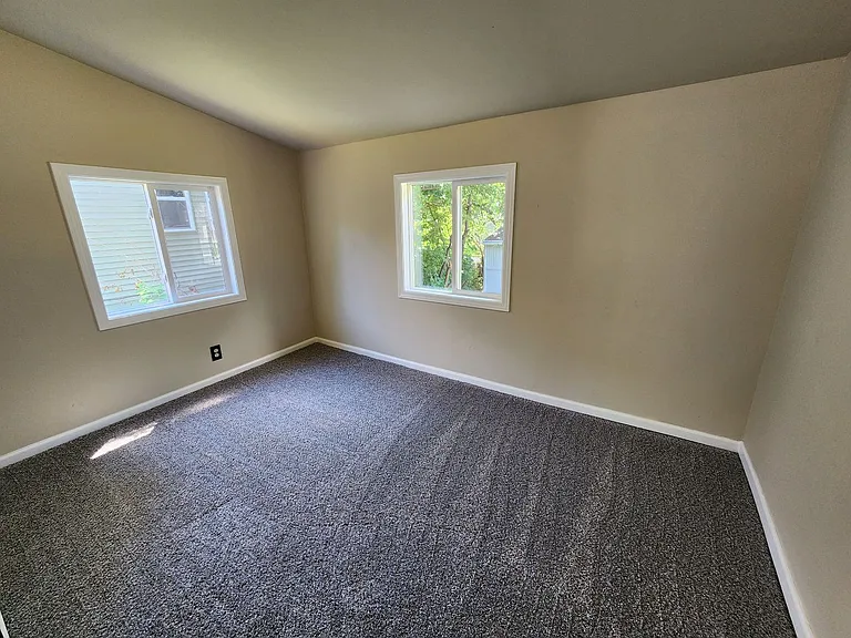 112 Davis Ave — Photo 12