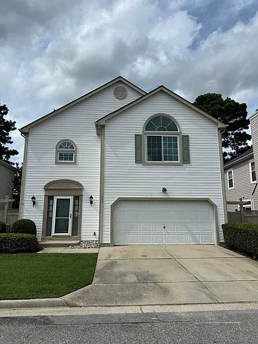 1605 Woodstock Ct Photo 1