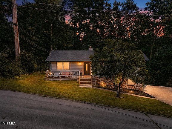 2nd image of 303 Clifftop Ct