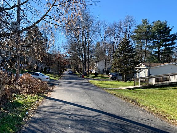 5th image of 141 Lilac Dr