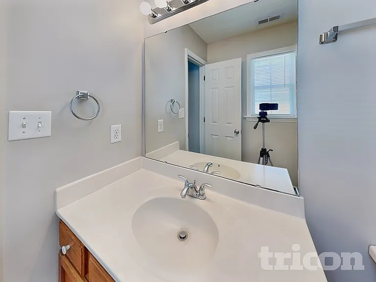 4409 Woodlawn Dr — Photo 9