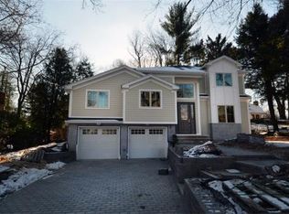 26 Greenway Ct, Closter, NJ 07624