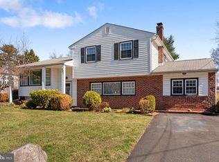857 W County Line Rd, Hatboro, PA 19040