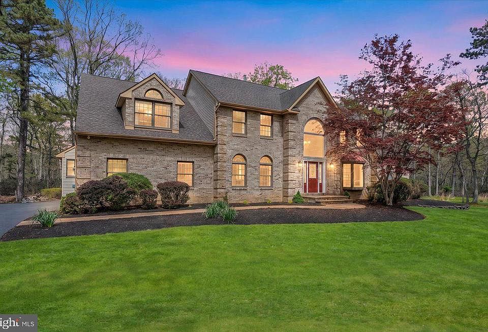 1st image of 5 HAMILTON COURT