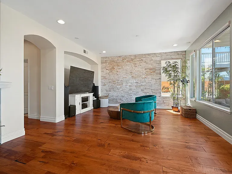 16375 Alipaz Ct — Photo 21