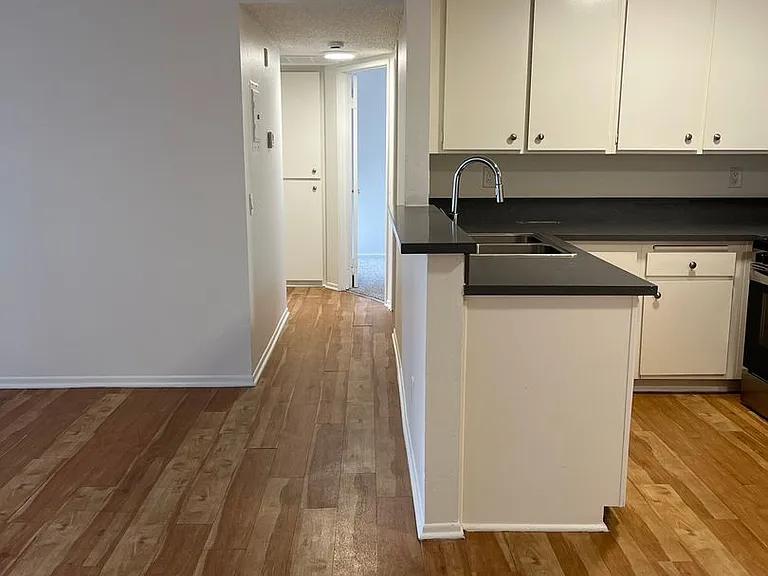 7320 Hazeltine Avenue (5295) — Photo 30