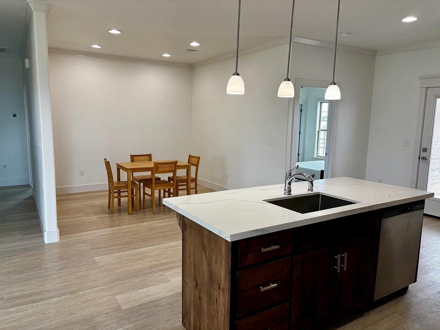 3 bed, 1603 sqft, $4,000 — Photo 4