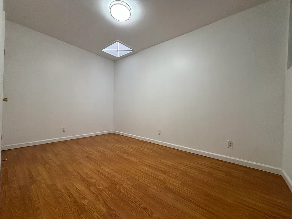 89 Newton St