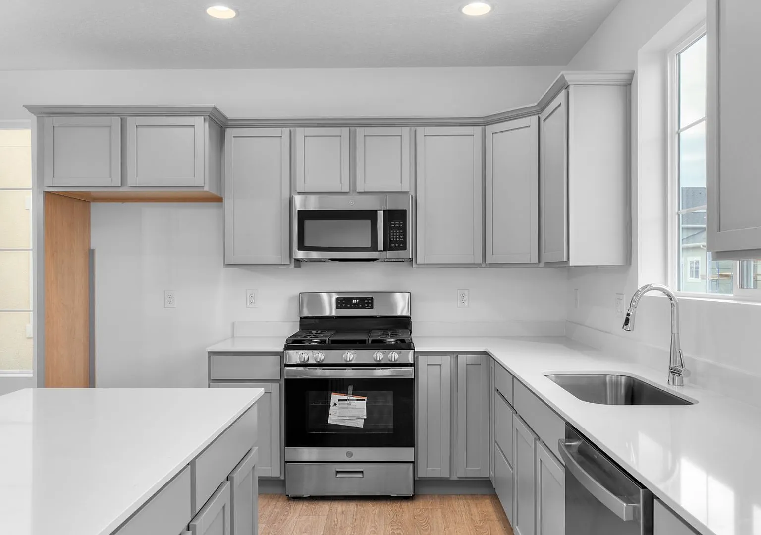 Brand New 5-Bed 3.5-Bath Home Available for Move-in Now — Photo 2
