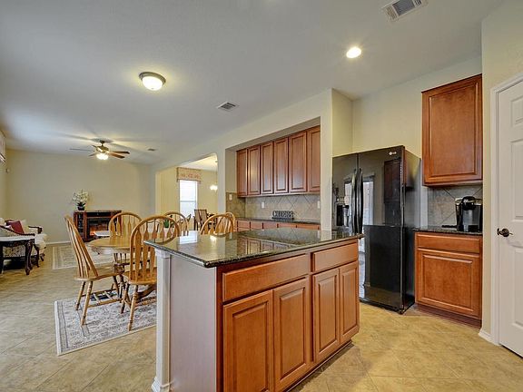 5th image of 580 Gina Dr