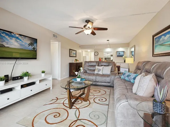 9511 N Hollybrook Lake Dr APT 301, Pembroke Pines, FL 33025