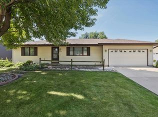 6410 N Howell St, Davenport, IA 52806