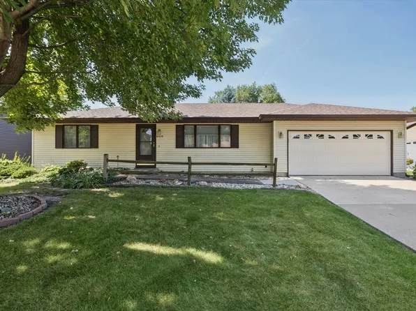 6410 N Howell St, Davenport, IA 52806